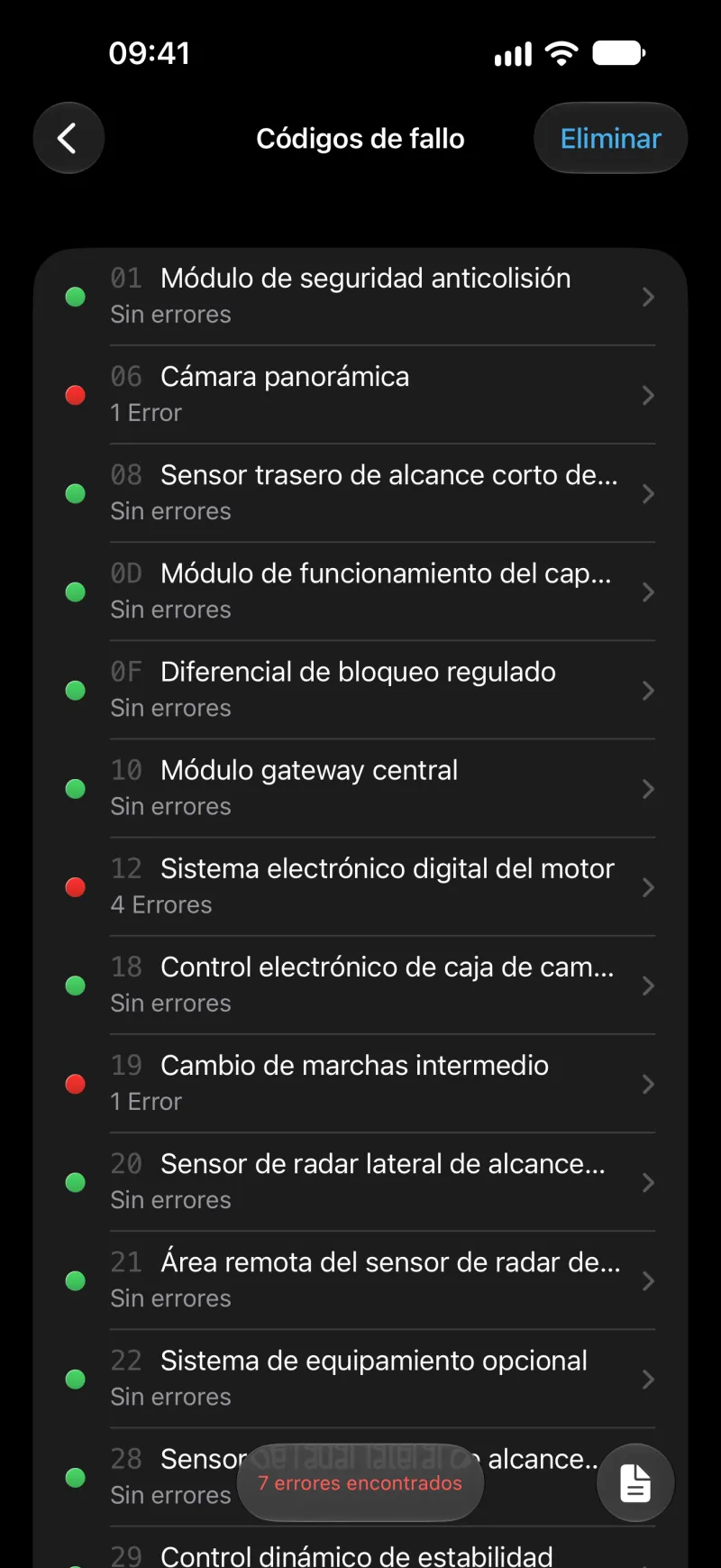 Pantalla de BimmerLink para leer y borrar códigos de avería de todas las unidades de control en el iPhone