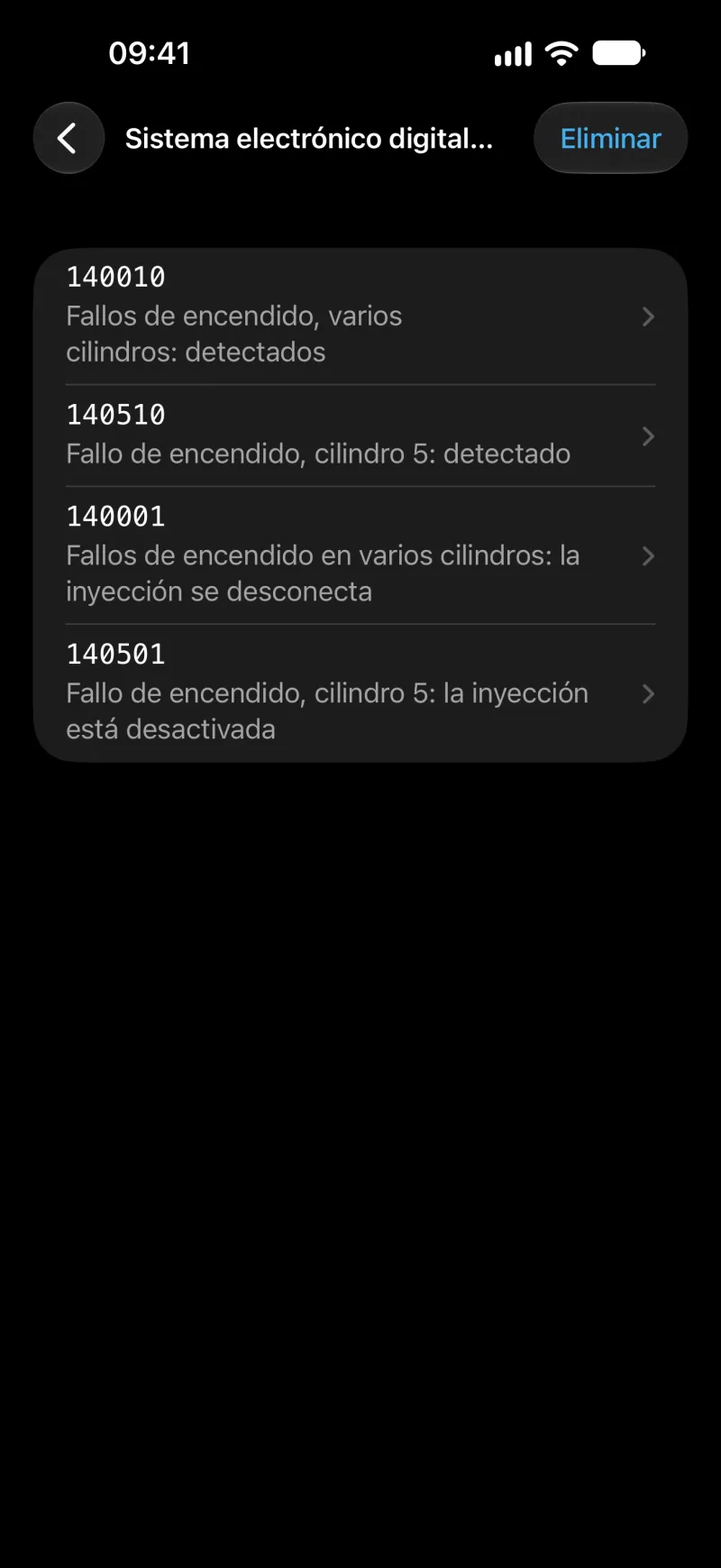 Pantalla de BimmerLink con códigos de avería de una unidad de control en el iPhone