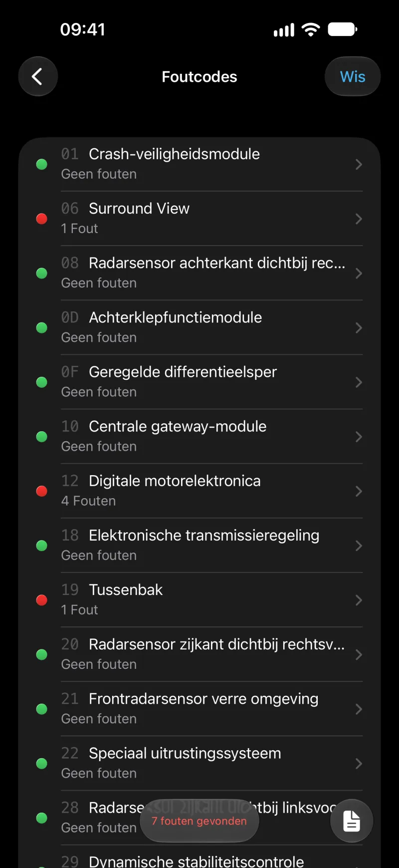 Scherm voor het lezen en wissen van foutcodes van alle regeleenheden in BimmerLink op iPhone